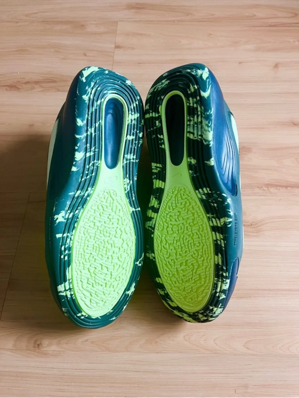 Nike Isofly GS Navy Blue Green Kid Size 6.5Y or 8 Womens Sneakers Shoes